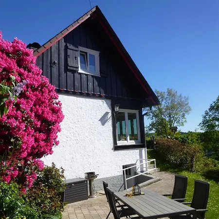 Panoramaferienhaus Sorpesee, 120qm Hébergement de vacances Sundern