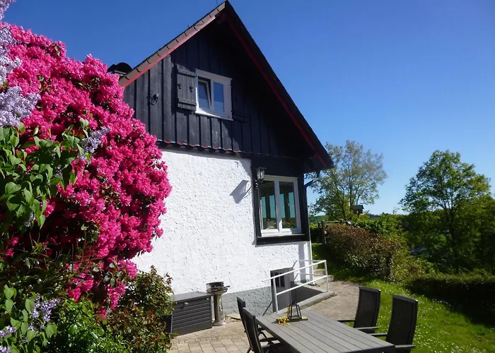 Panoramaferienhaus Sorpesee, 120qm Hébergement de vacances Sundern