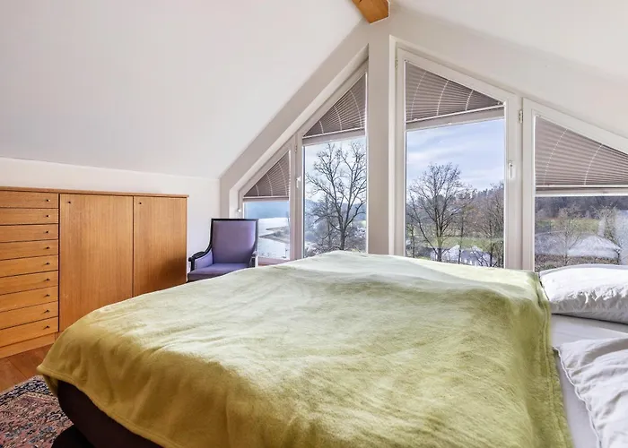 Panoramaferienhaus Sorpesee, 120qm Hébergement de vacances