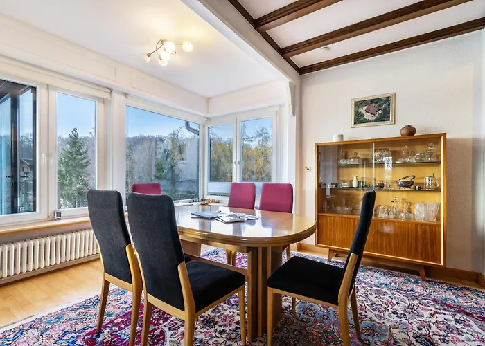 Panoramaferienhaus Sorpesee, 120qm Hébergement de vacances Sundern